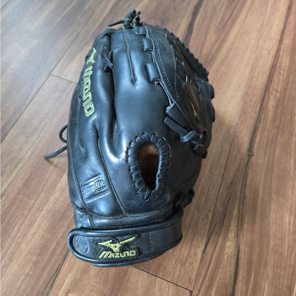 Mizuno Black MVP Prime Softball Glove